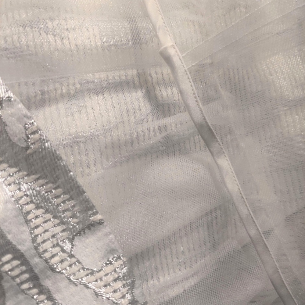 Elegant "Bebe" Silver and white cocktail Dress - Picture 8 of 8